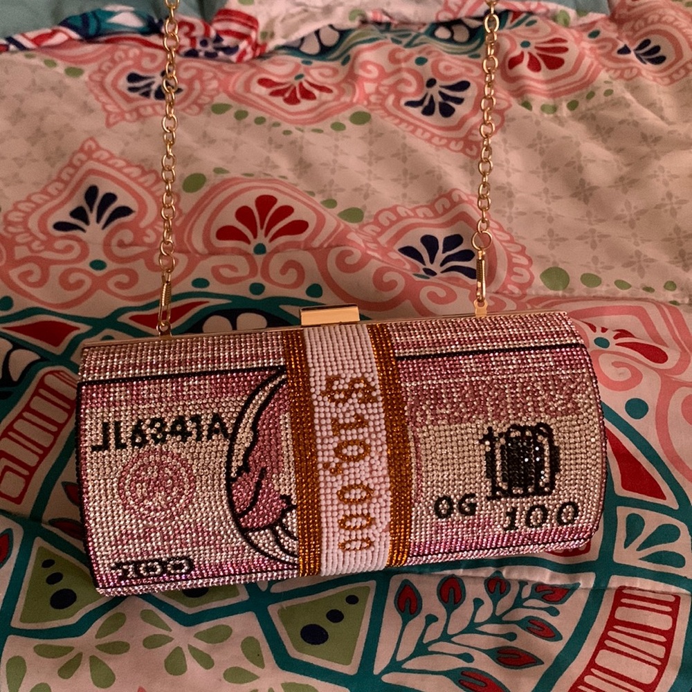 This is a glitter money purse with a detachable strap.